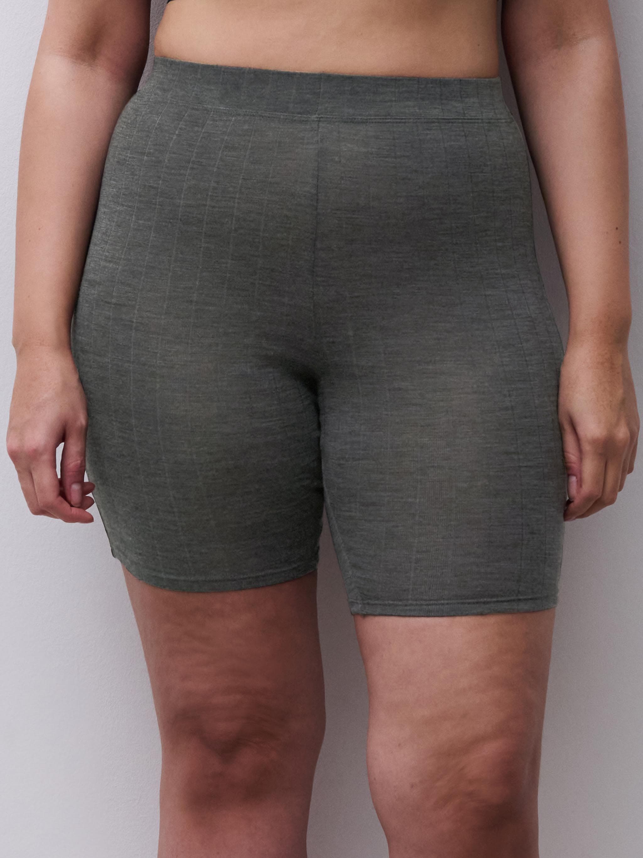 UW BO. MID TIGH SHORT - Arduingrijs