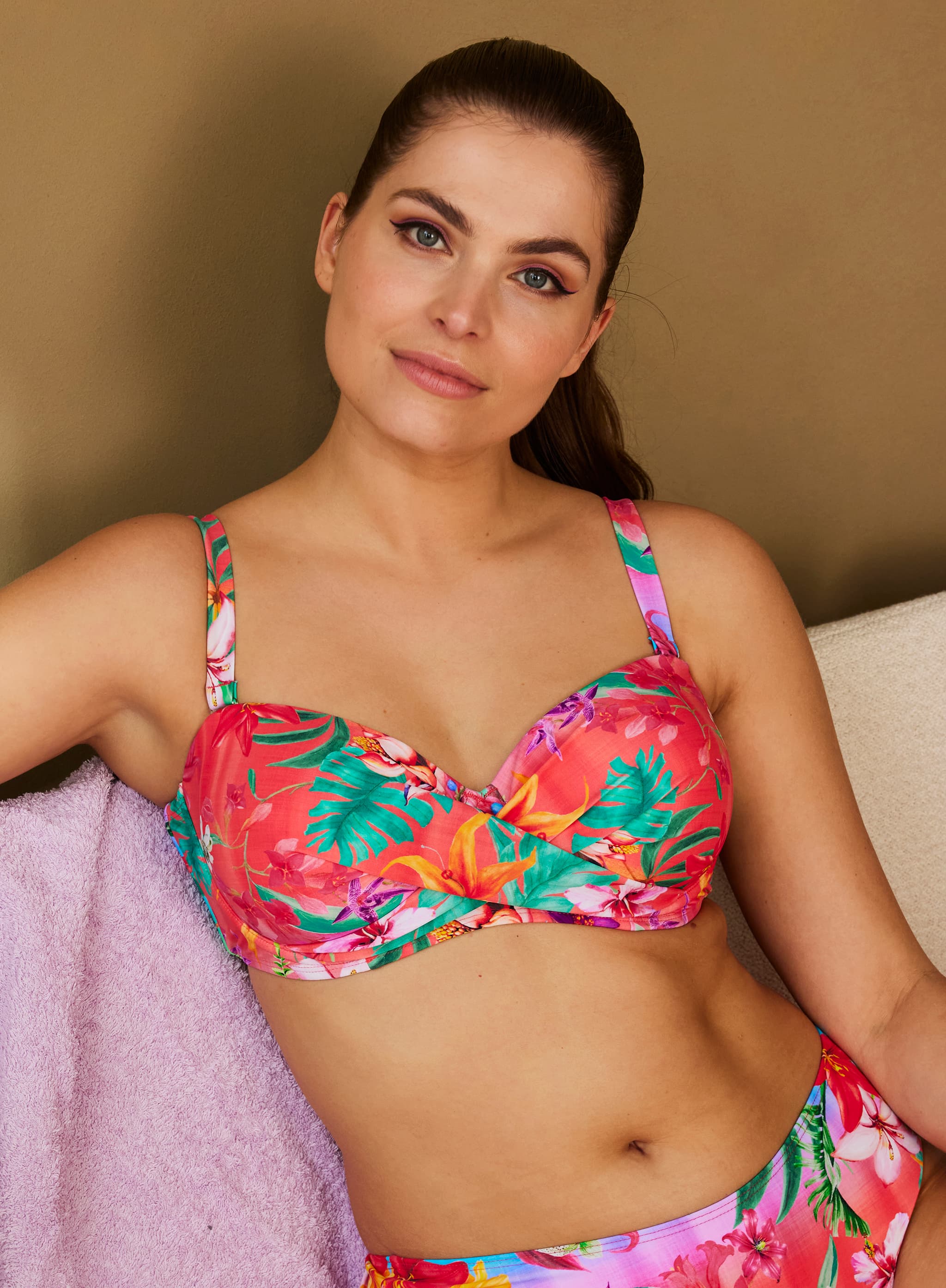 Britt Voorgevormde Bikinitop - TROPICAL BLOOMS